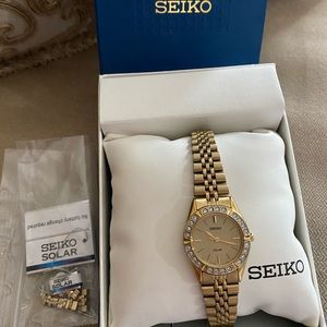 SEIKO
Solar Swarovski Crystal Gold-tone